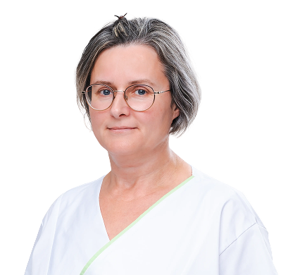 Žena v bielom oblečení.